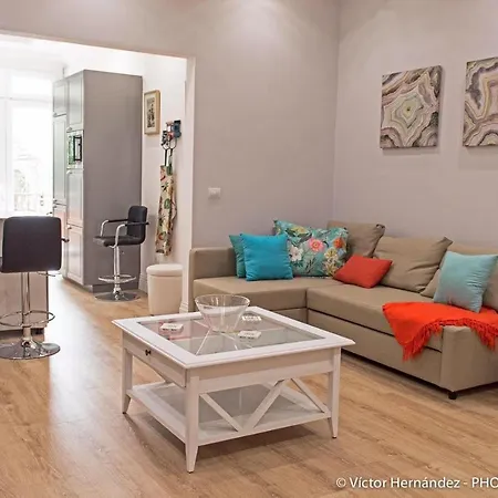 Flatguest Living House